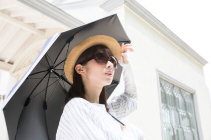 目の紫外線対策を行う