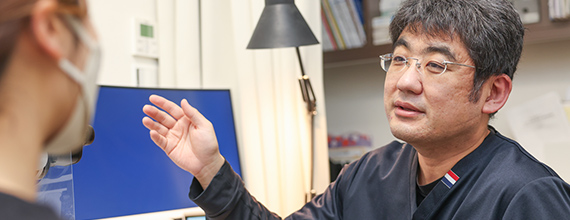複数医師による２～３診体制（日曜を除く）あらゆる症例に対応できるチーム医療